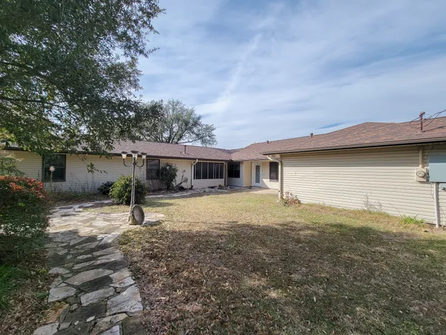 $2,300 | 1610 Maryon Street, Baytown, TX 77523