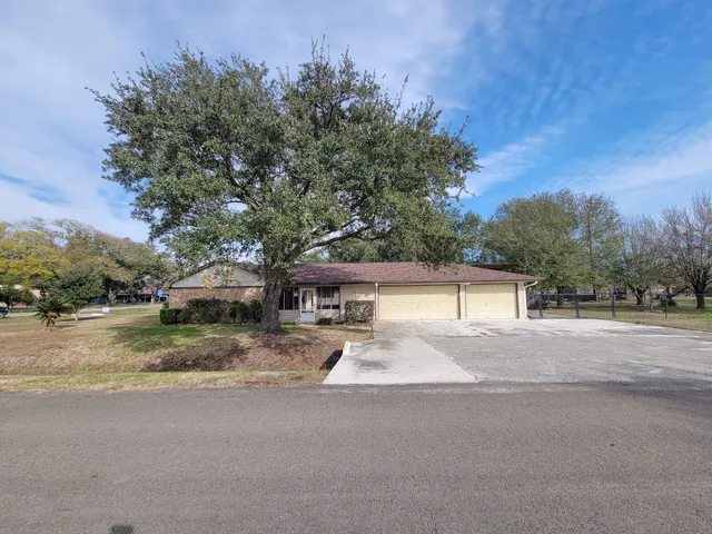 $2,300 | 1610 Maryon Street, Baytown, TX 77523