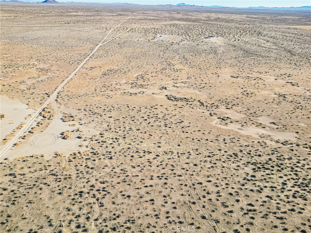 10000 Kramer Station Road Boron, CA 93516 - Photo 20 of 47 a bathroom with a shower
