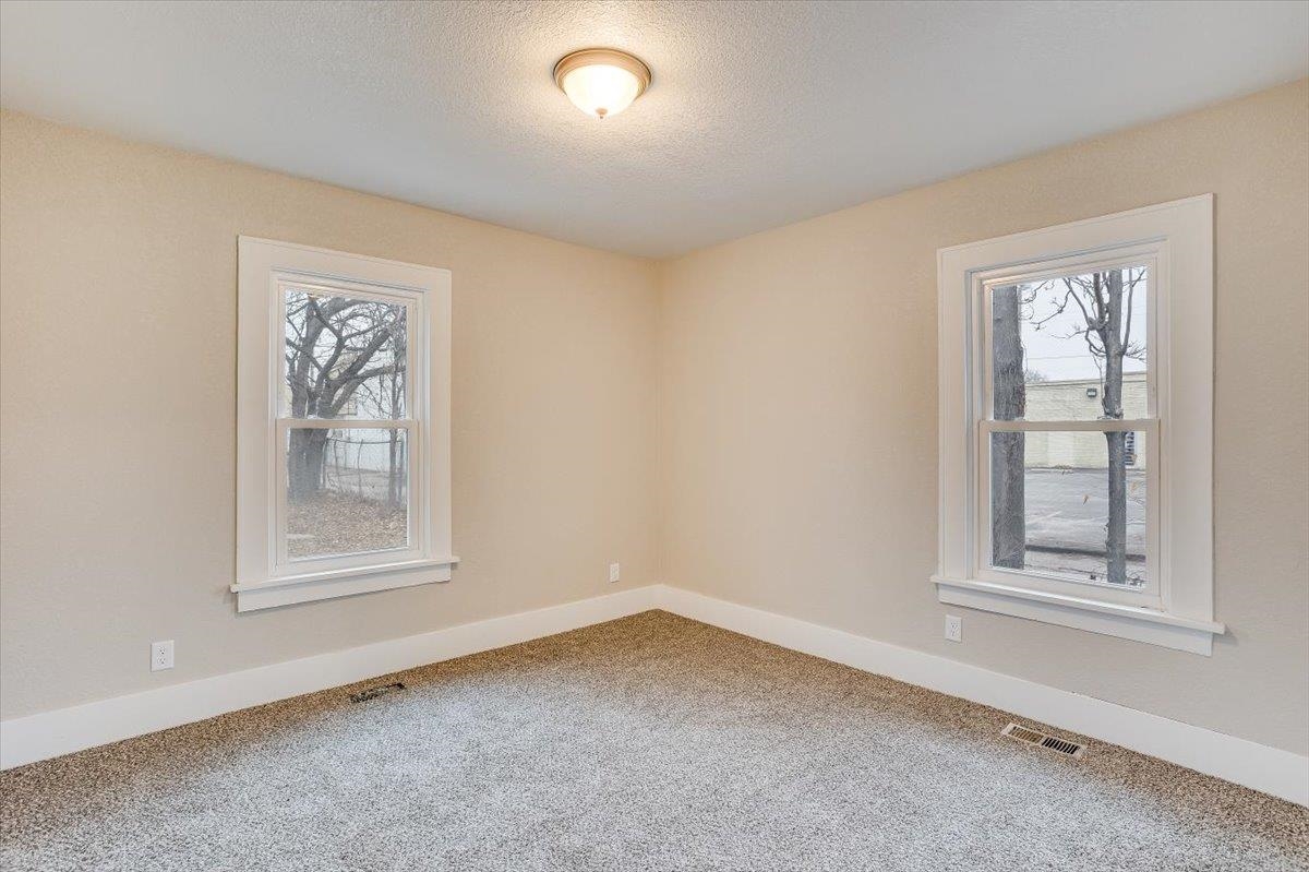 443 North Grove Street Wichita, KS 67214 - Photo 14 of 20