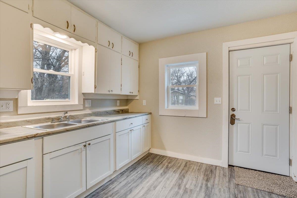 443 North Grove Street Wichita, KS 67214 - Photo 10 of 20