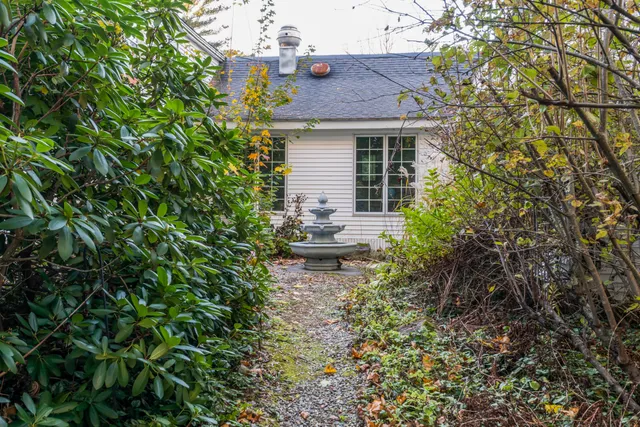 $819,000 | 9 Dry Point Drive, Rome, ME 04963