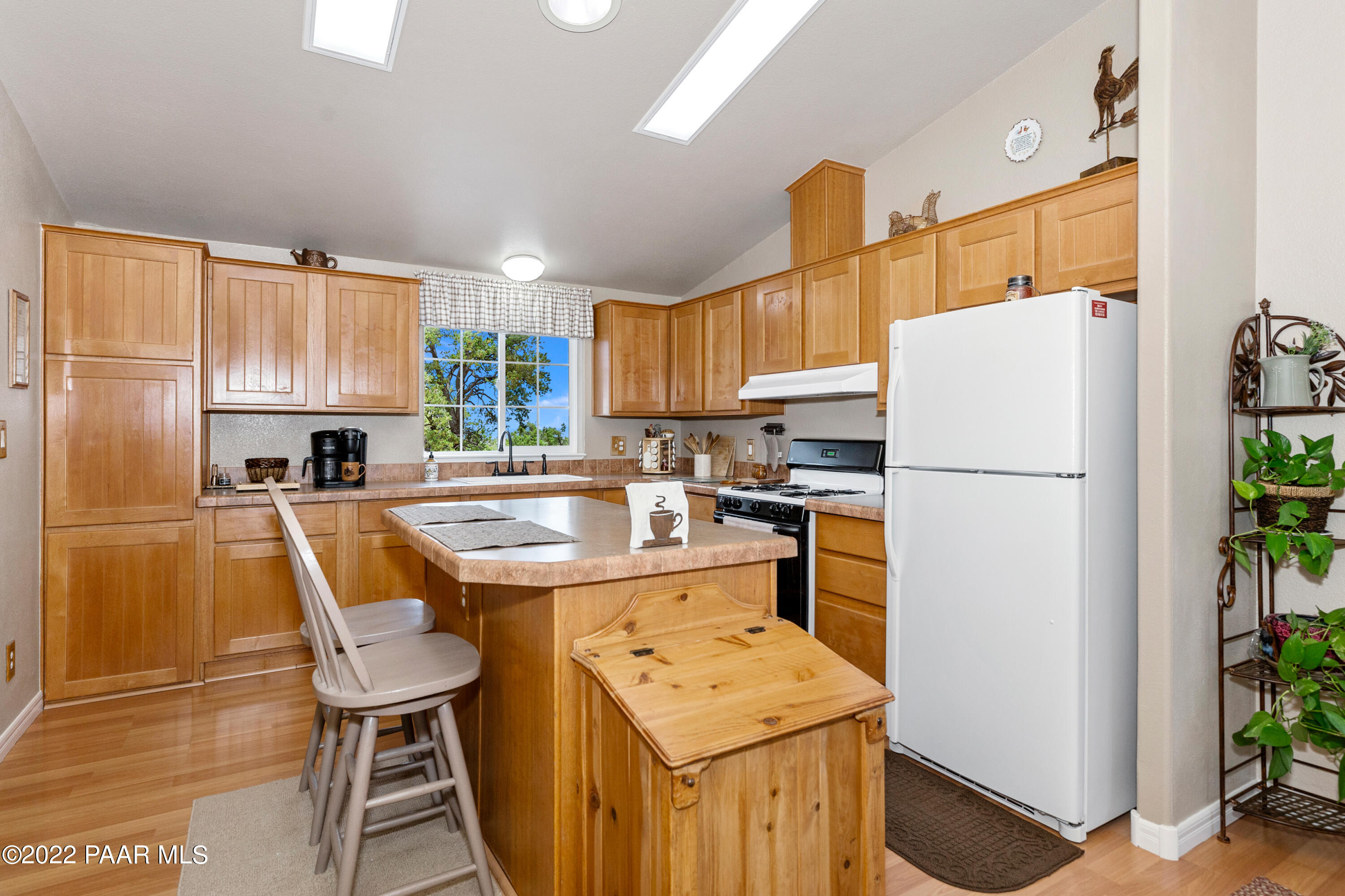 3673 Raney Road Ash Fork, AZ 86320 - Photo 9 of 32 010_Kitchen