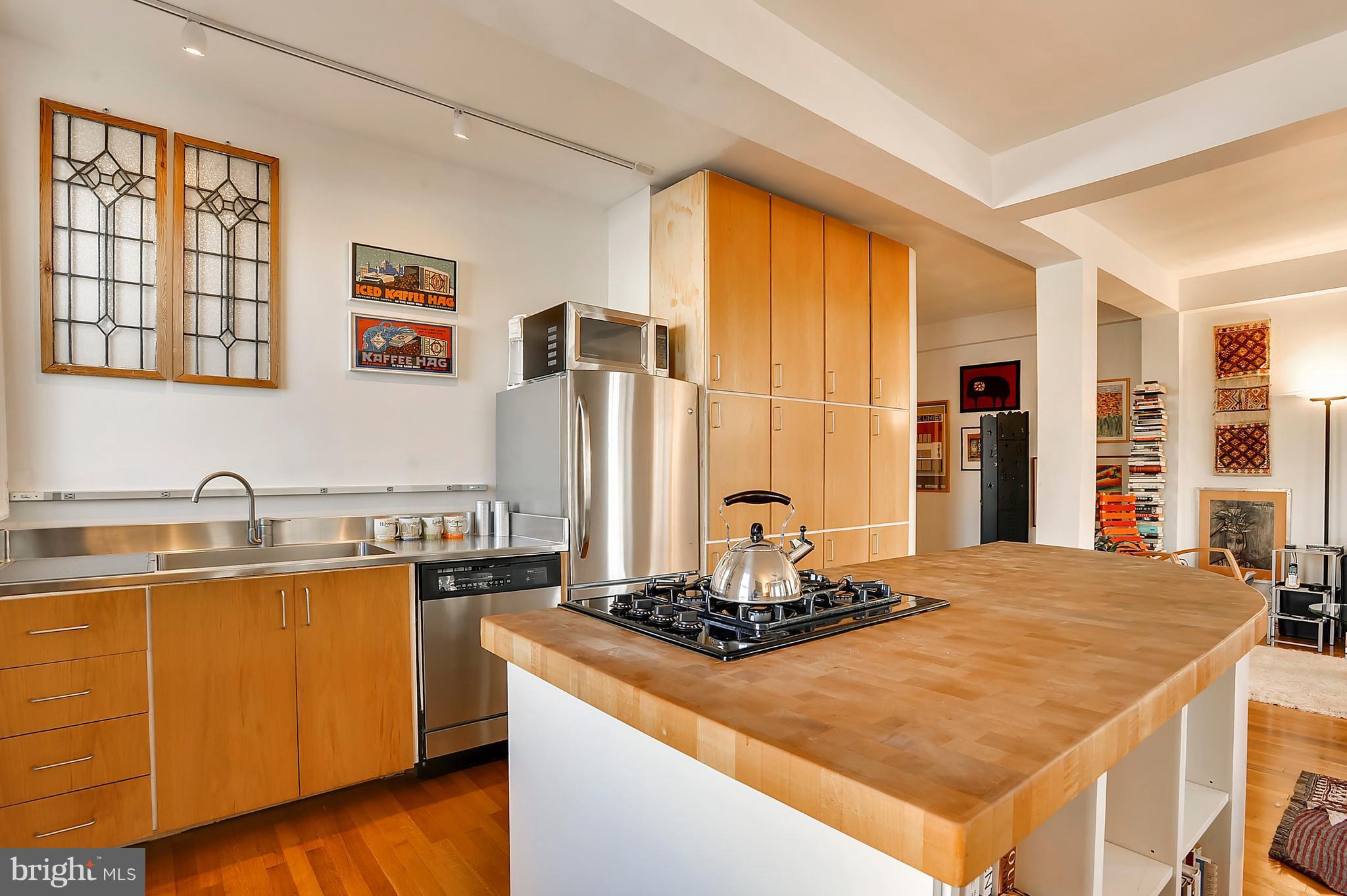 1852 Columbia Road Northwest, Unit 502 Washington, DC 20009 - Photo 8 of 14 Kitchen