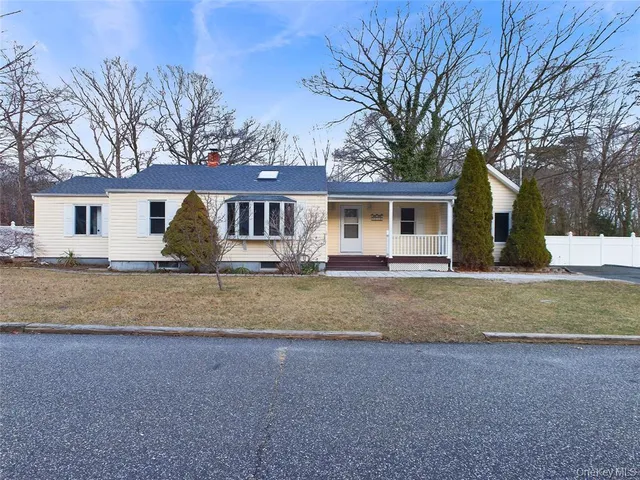 $4,700 | 115 North Clinton Avenue, Patchogue, NY 11772