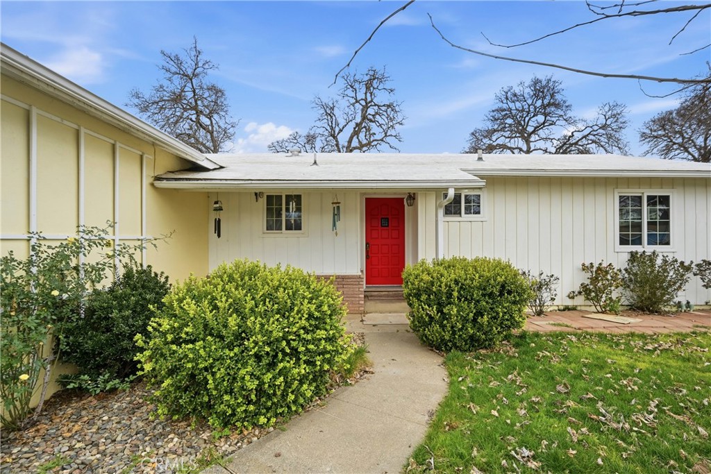 15050 Lakeview Way Clearlake, CA 95422 - Photo 2 of 24 a front view of a house with garden