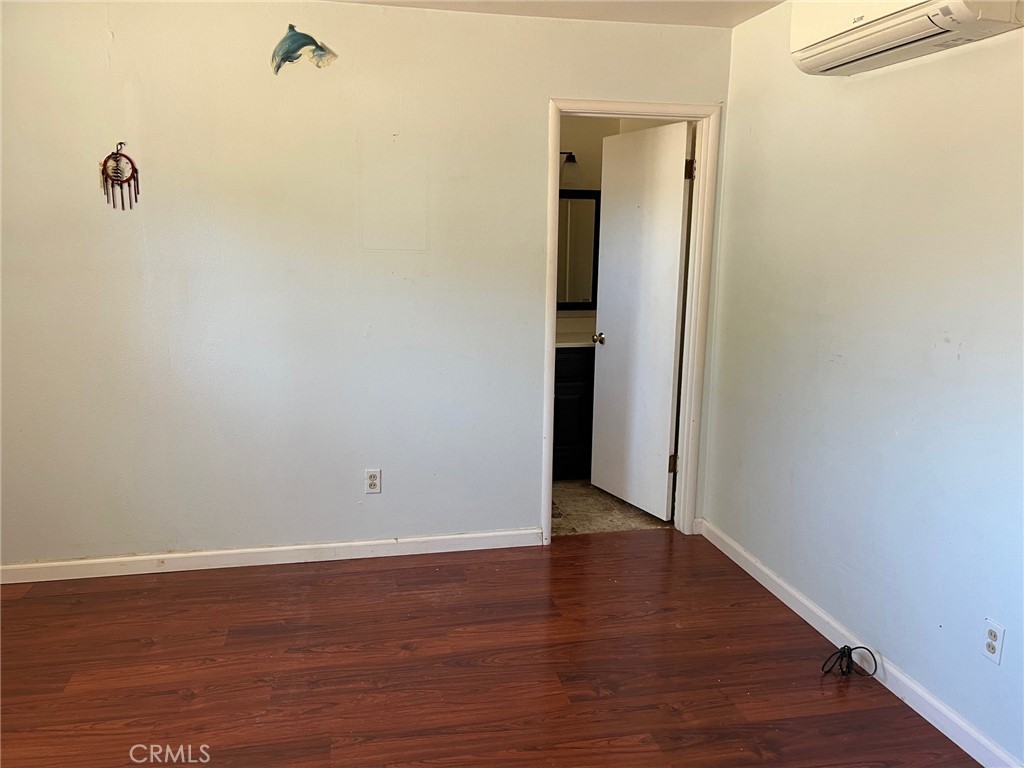 15050 Lakeview Way Clearlake, CA 95422 - Photo 6 of 11 Primary suite bedroom