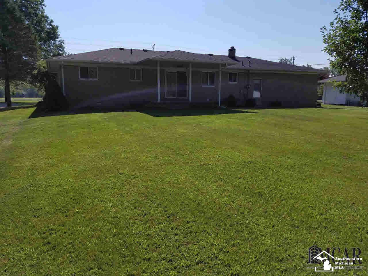 13883 Grafton Road Carleton, MI 48117 - Photo 4 of 18