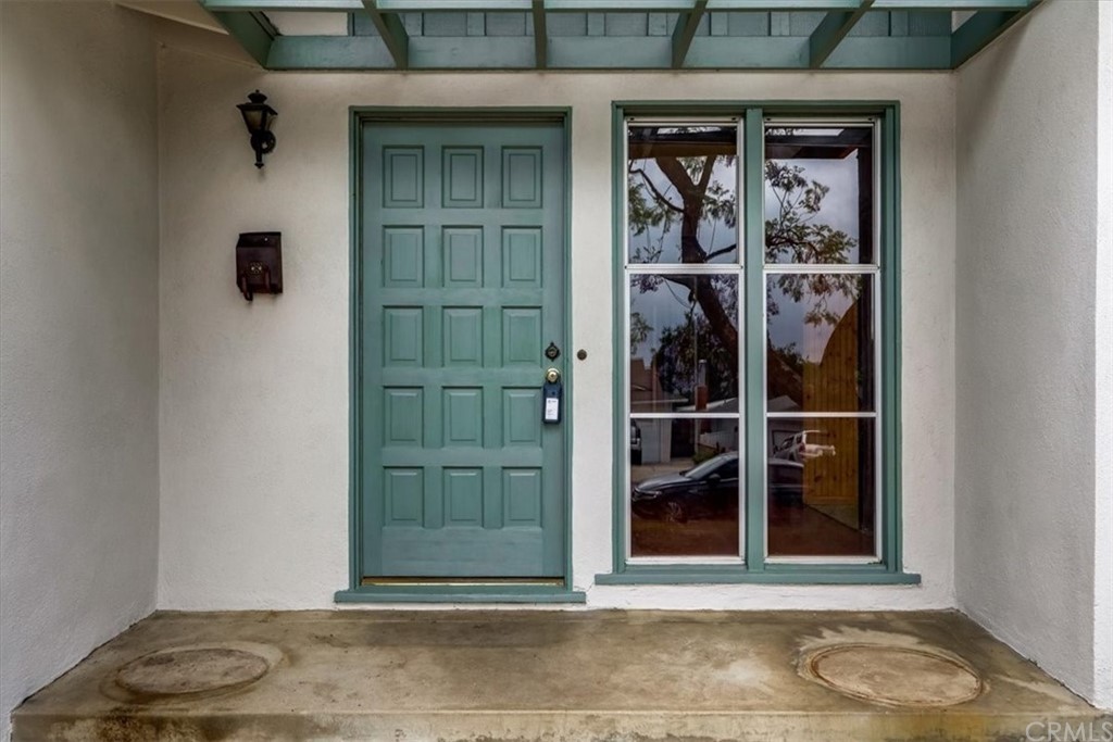 9846 Cabanas Avenue Tujunga, CA 91042 - Photo 6 of 38