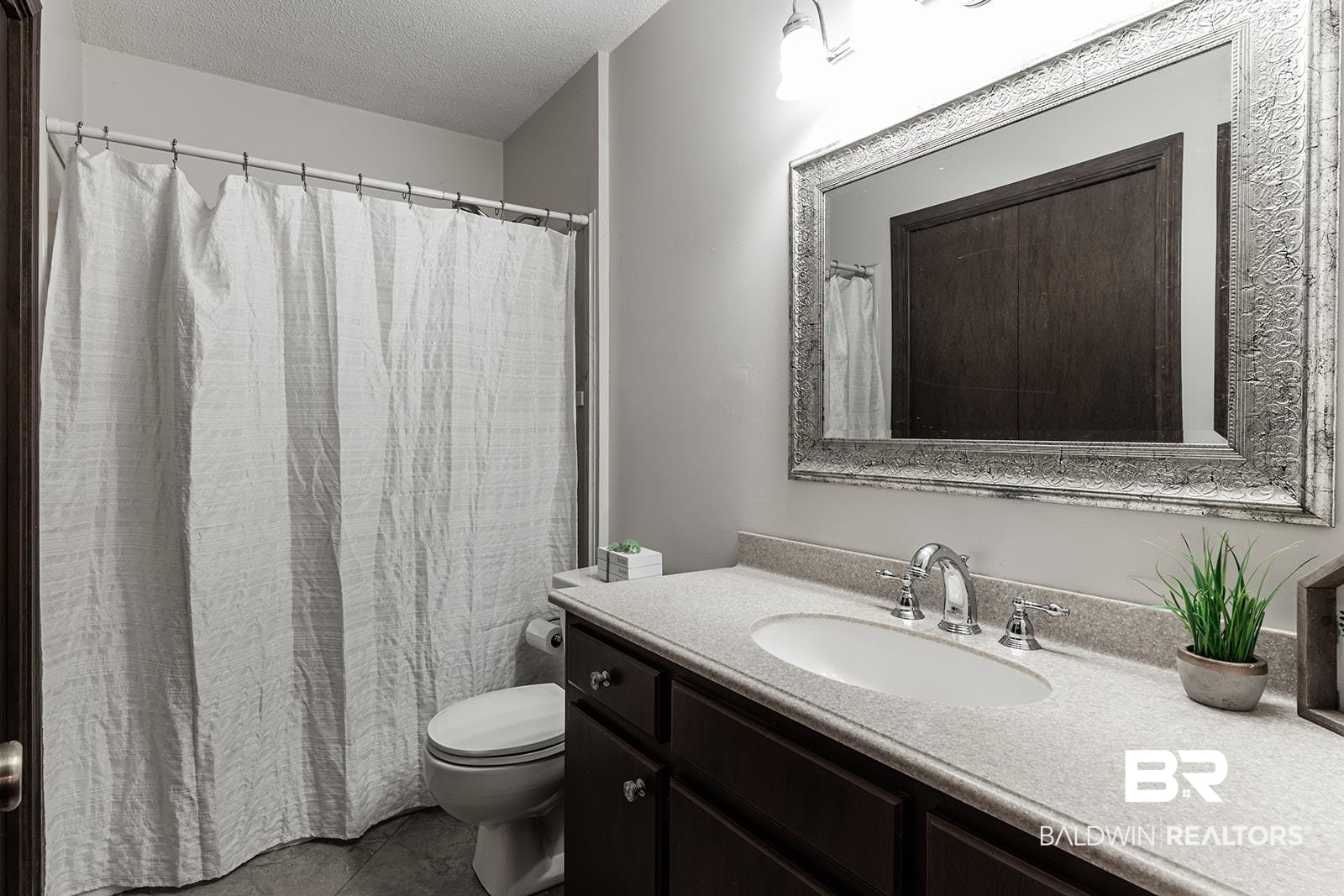 5616 Candia Court Mobile, AL 36693 - Photo 23 of 34 Bathroom
