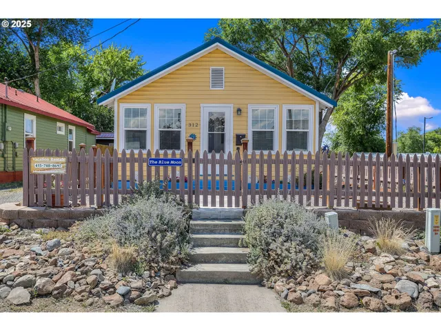 $320,000 | 312 North Canyon Boulevard, John Day, OR 97845