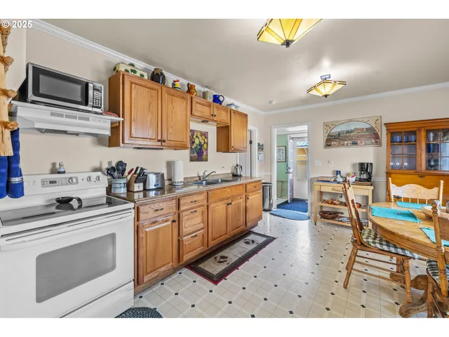 $320,000 | 312 North Canyon Boulevard, John Day, OR 97845