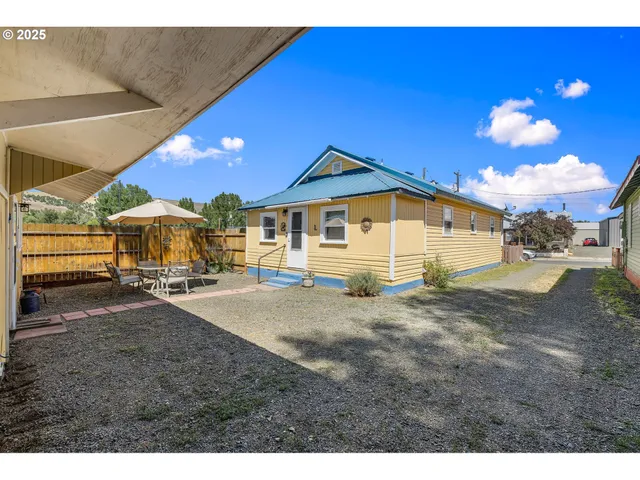 $320,000 | 312 North Canyon Boulevard, John Day, OR 97845