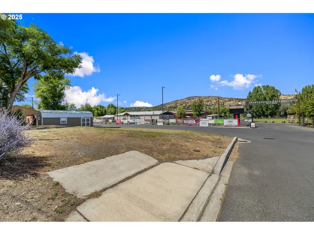 $320,000 | 312 North Canyon Boulevard, John Day, OR 97845