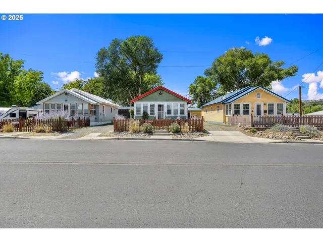 $320,000 | 312 North Canyon Boulevard, John Day, OR 97845