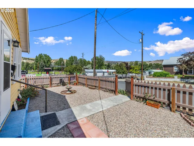 $320,000 | 312 North Canyon Boulevard, John Day, OR 97845
