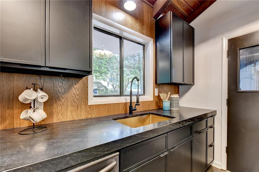 5363 Rosser Road Stone Mountain, GA 30087 - Photo 22 of 88