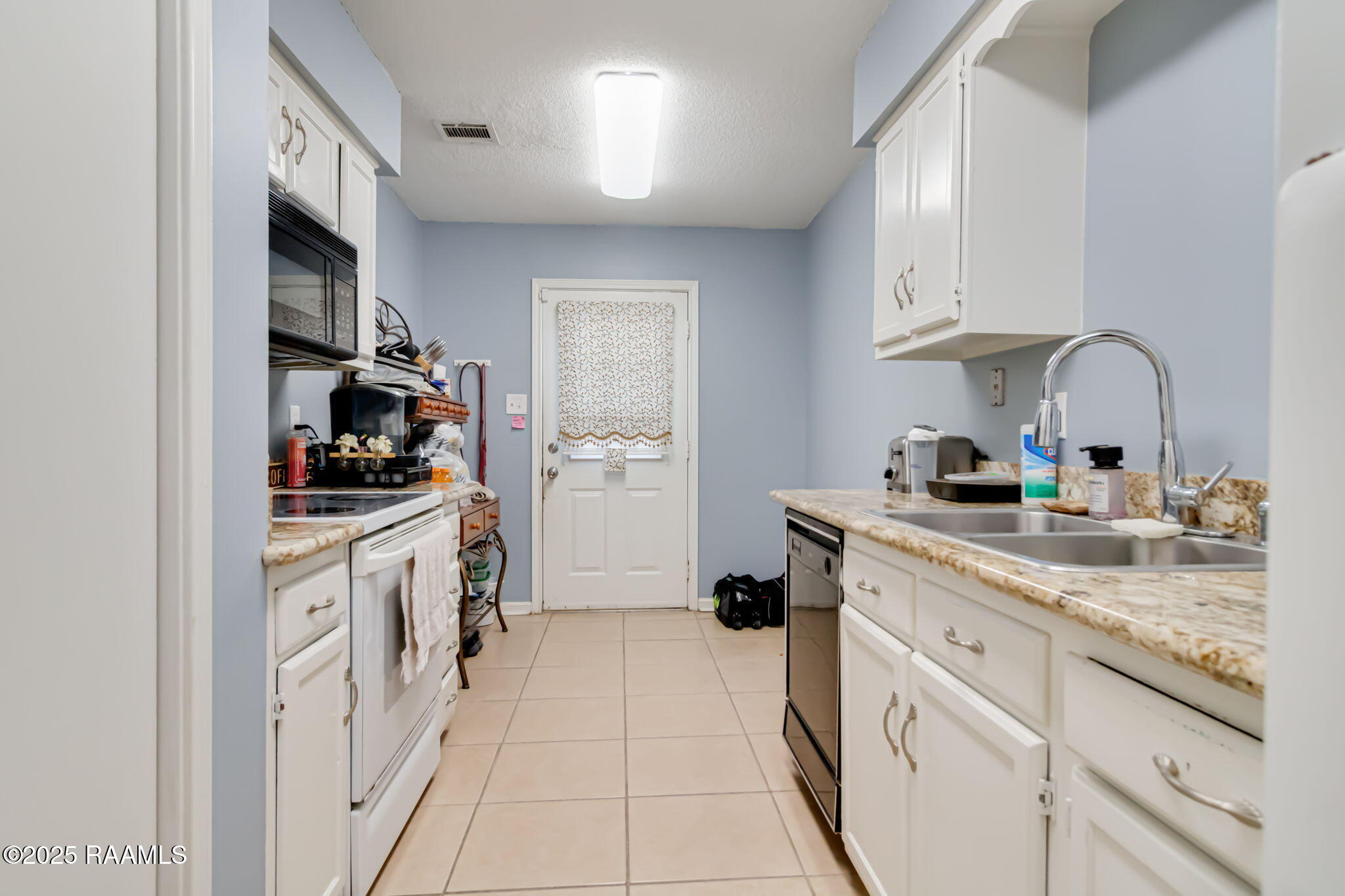 514 Cobblestone Road Lafayette, LA 70508 - Photo 8 of 16 8-web-or-mls-514 Cobblestone-5
