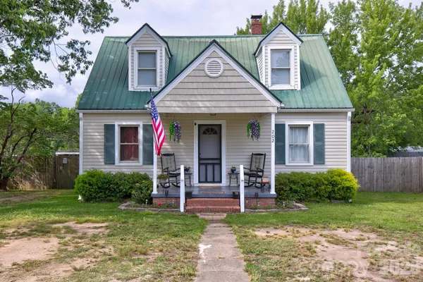 $194,900 | 202 Chester Avenue, Unit 2, Great Falls, SC 29055