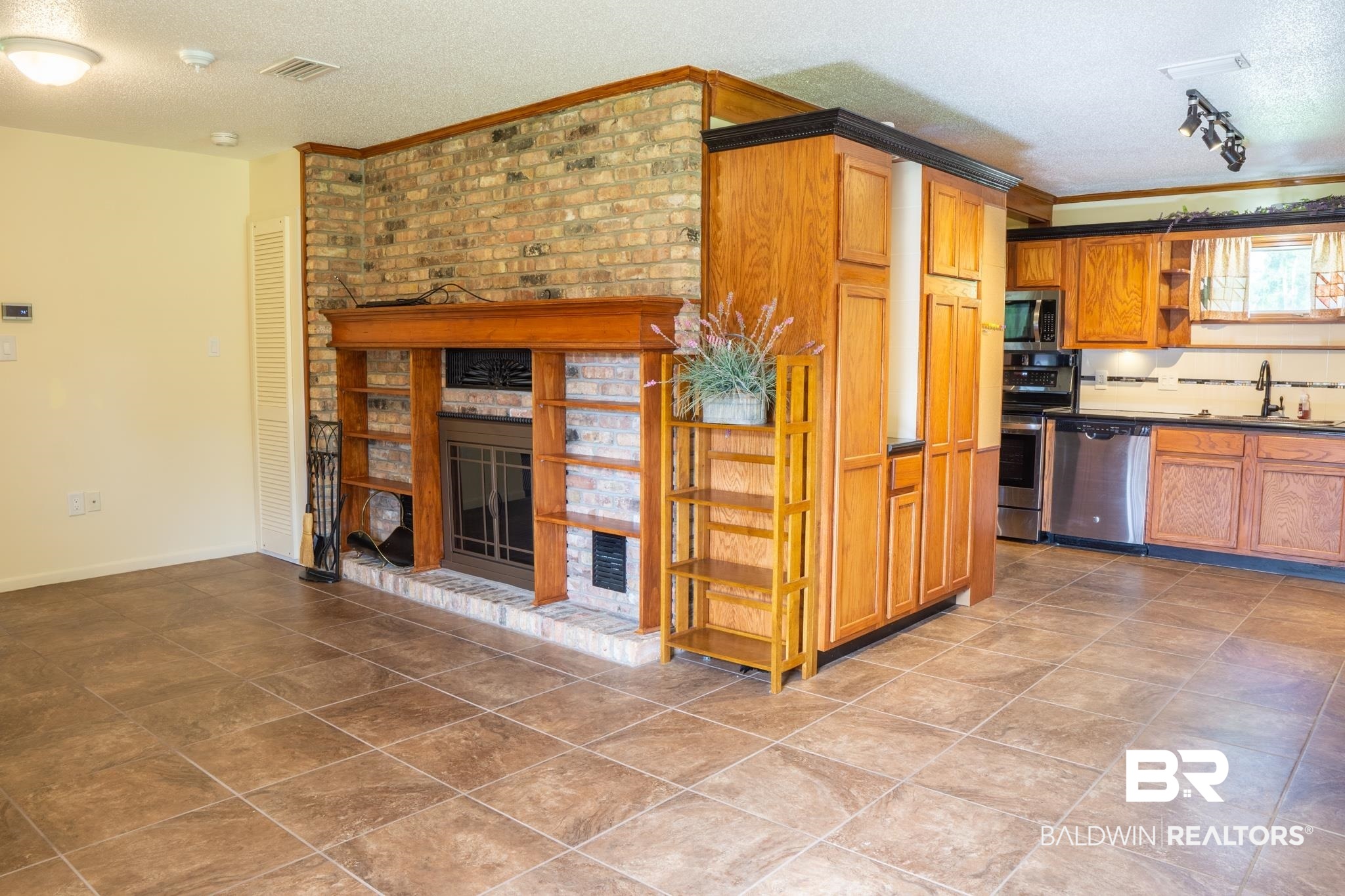 518 West Fern Avenue Foley, AL 36535 - Photo 13 of 44 Living Room