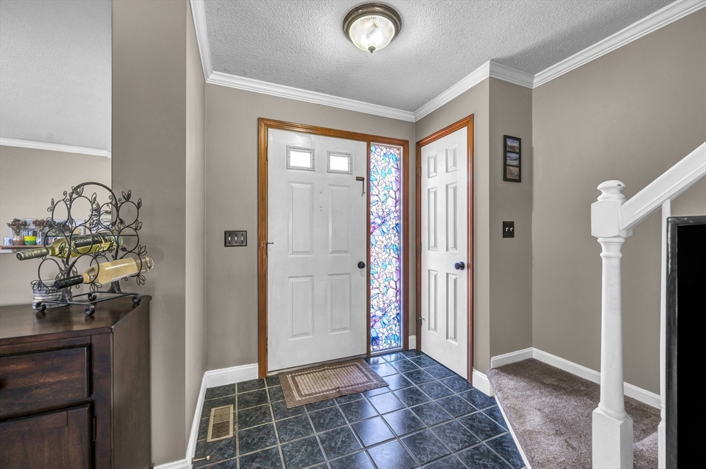 1012 Russell Road Westfield, MA 01085 - Photo 4 of 39 Gallery Image 4