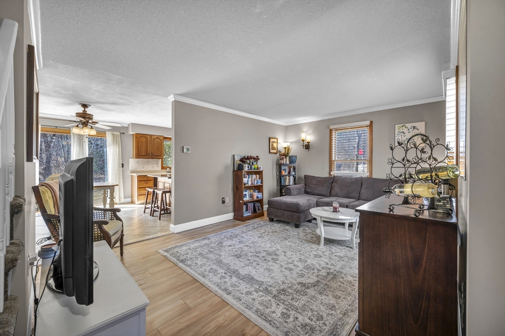 1012 Russell Road Westfield, MA 01085 - Photo 8 of 39 Gallery Image 8