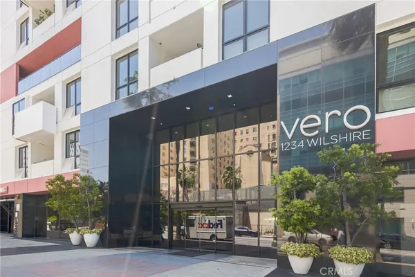 $2,900 | 1234 Wilshire Boulevard, Unit 517, Los Angeles, CA 90017