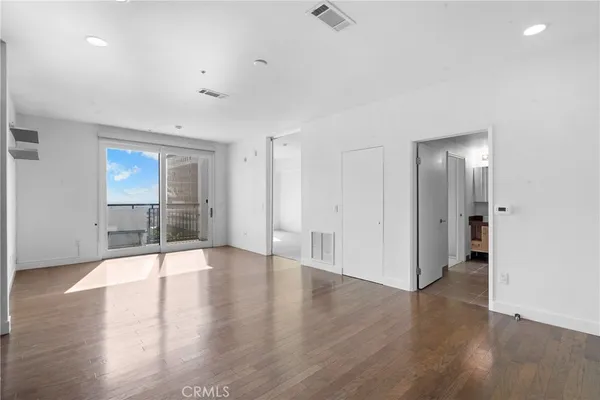$2,900 | 1234 Wilshire Boulevard, Unit 517, Los Angeles, CA 90017