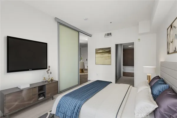 $2,900 | 1234 Wilshire Boulevard, Unit 517, Los Angeles, CA 90017