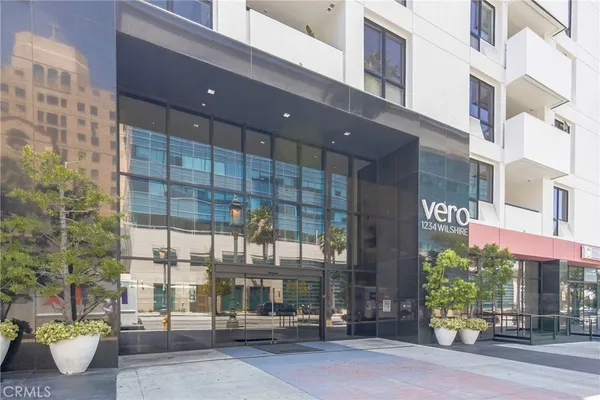 $2,900 | 1234 Wilshire Boulevard, Unit 517, Los Angeles, CA 90017
