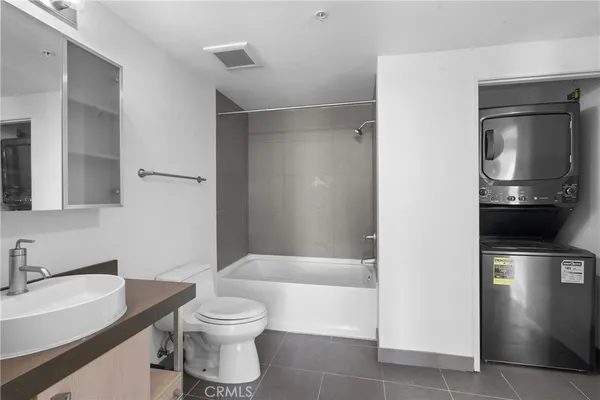 $2,900 | 1234 Wilshire Boulevard, Unit 517, Los Angeles, CA 90017