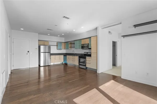 $2,900 | 1234 Wilshire Boulevard, Unit 517, Los Angeles, CA 90017