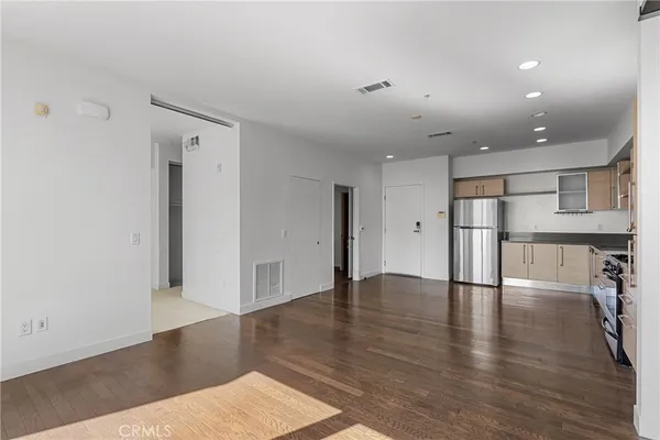 $2,900 | 1234 Wilshire Boulevard, Unit 517, Los Angeles, CA 90017
