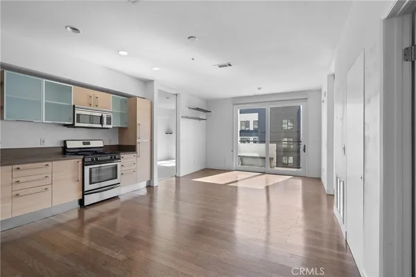 $2,900 | 1234 Wilshire Boulevard, Unit 517, Los Angeles, CA 90017