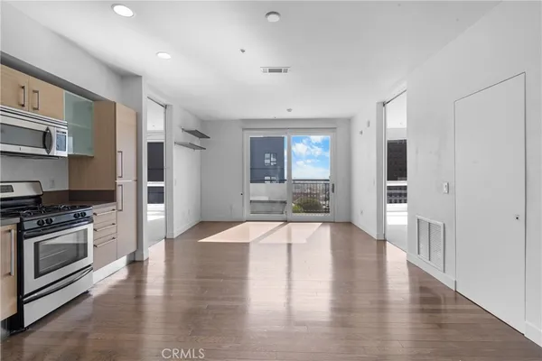 $2,900 | 1234 Wilshire Boulevard, Unit 517, Los Angeles, CA 90017