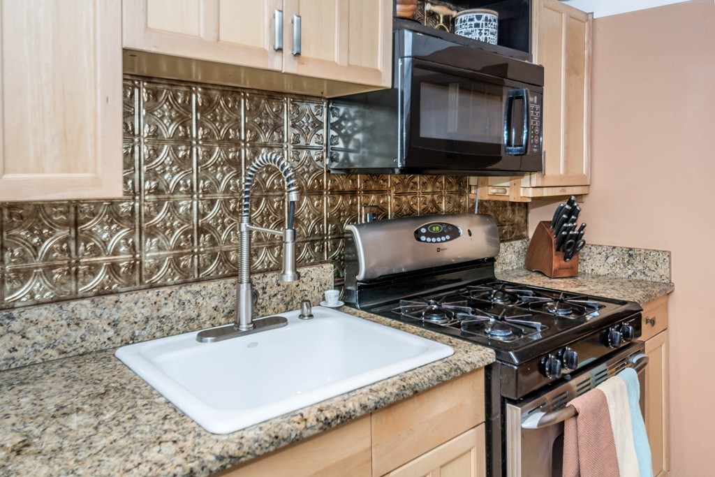 77 Ash Street, Unit 77 Reading, MA 01867 - Photo 5 of 24