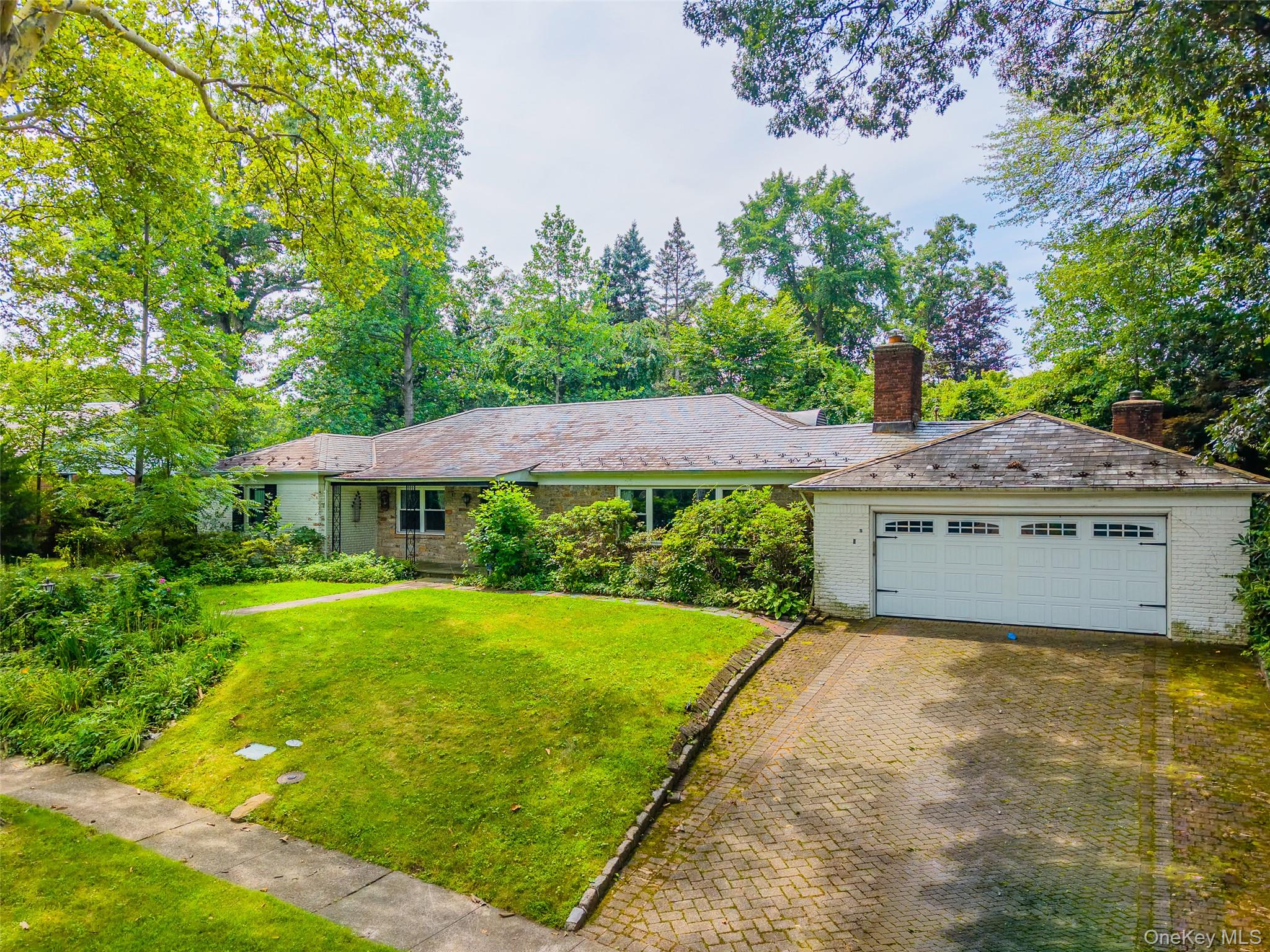 10 Hempton Road Great Neck, NY 11020 - Photo 1 of 19 Gallery Image 1