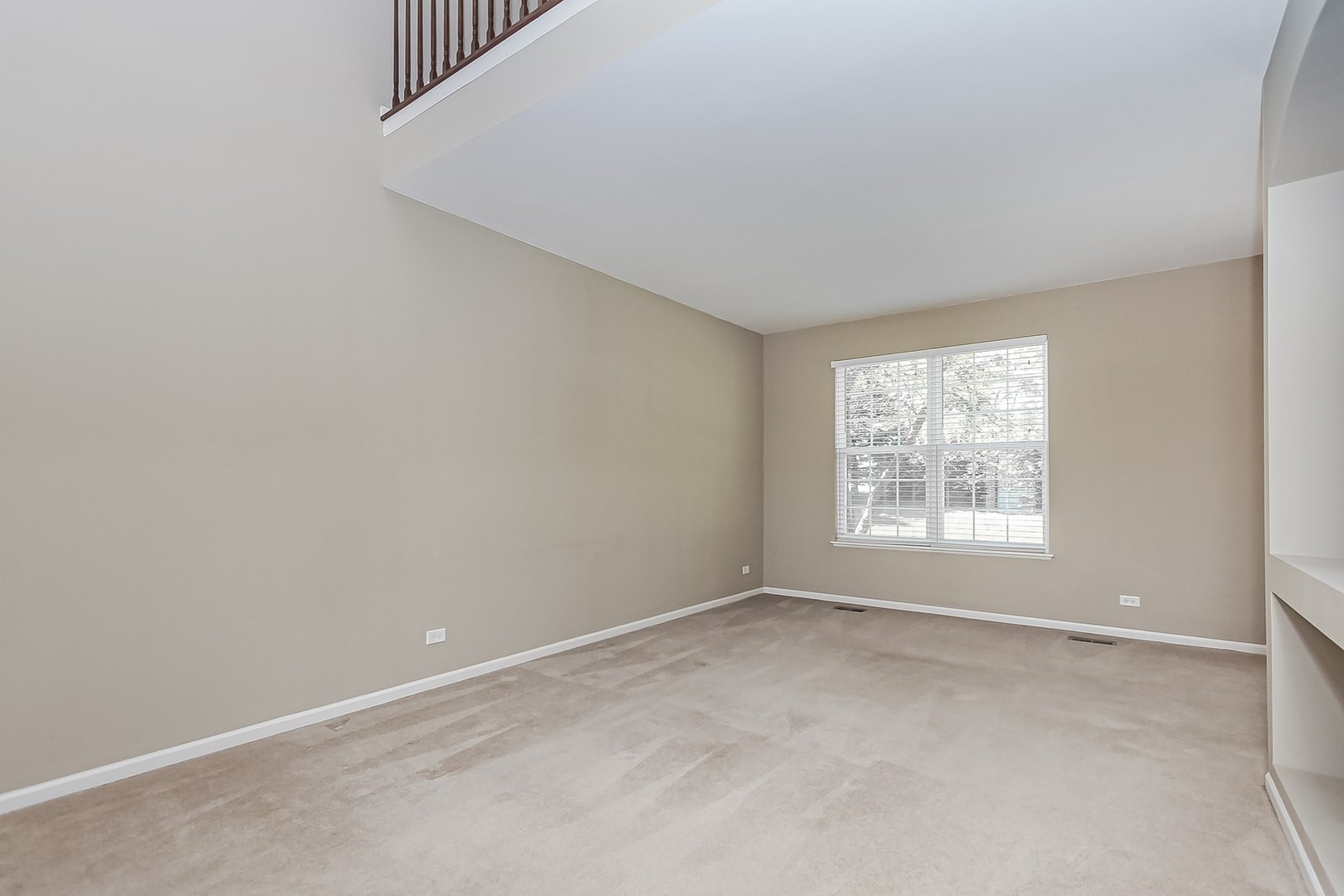 112 Durango Drive Gilberts, IL 60136 - Photo 5 of 24 an empty room with a window