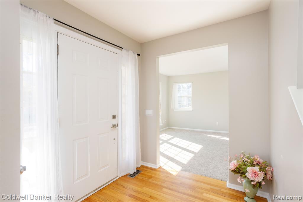 24261 Scarlet Court Novi, MI 48374 - Photo 8 of 44