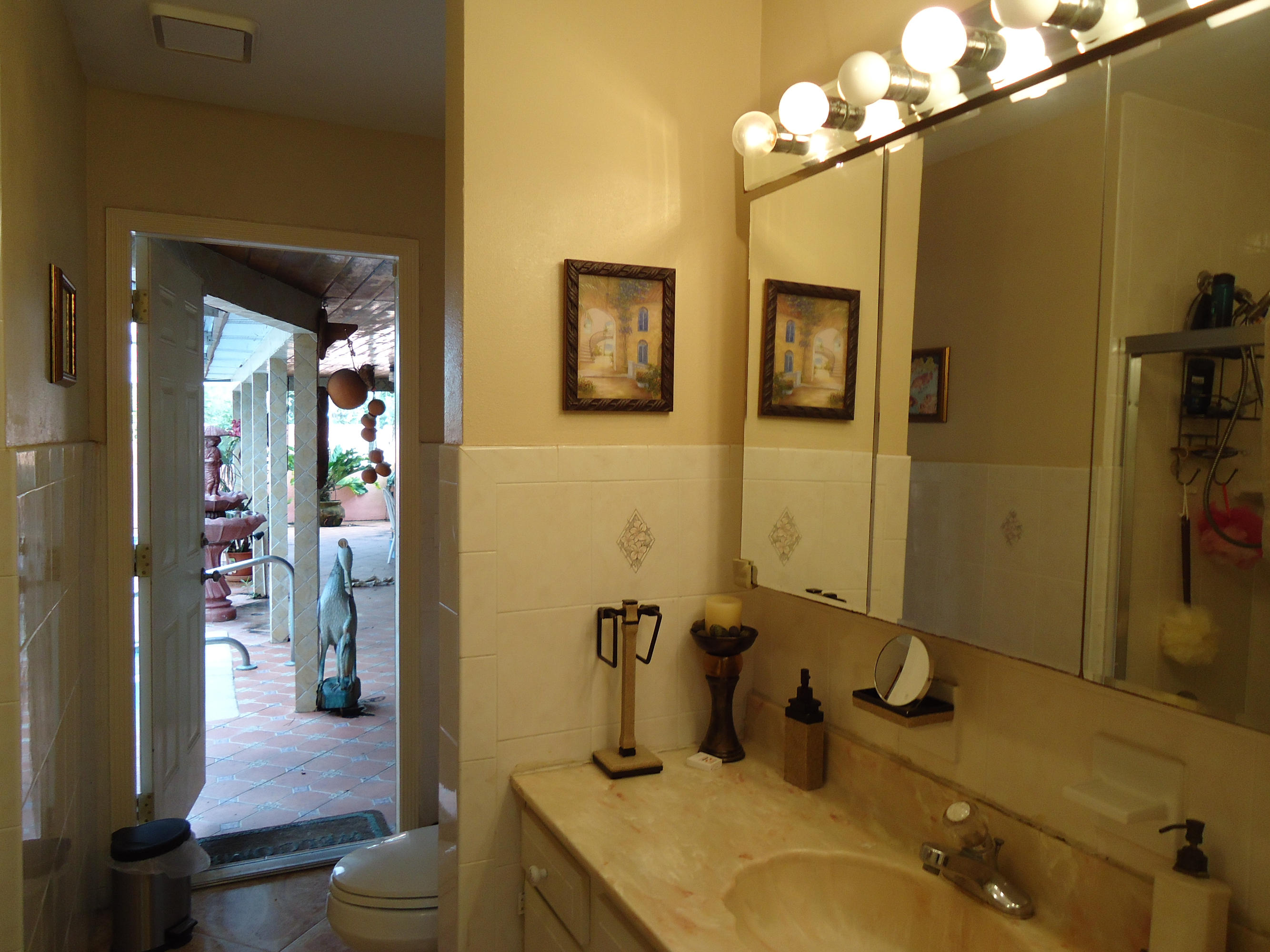 5051 Buchanan Road Delray Beach, FL 33484 - Photo 18 of 32 Guest Bath