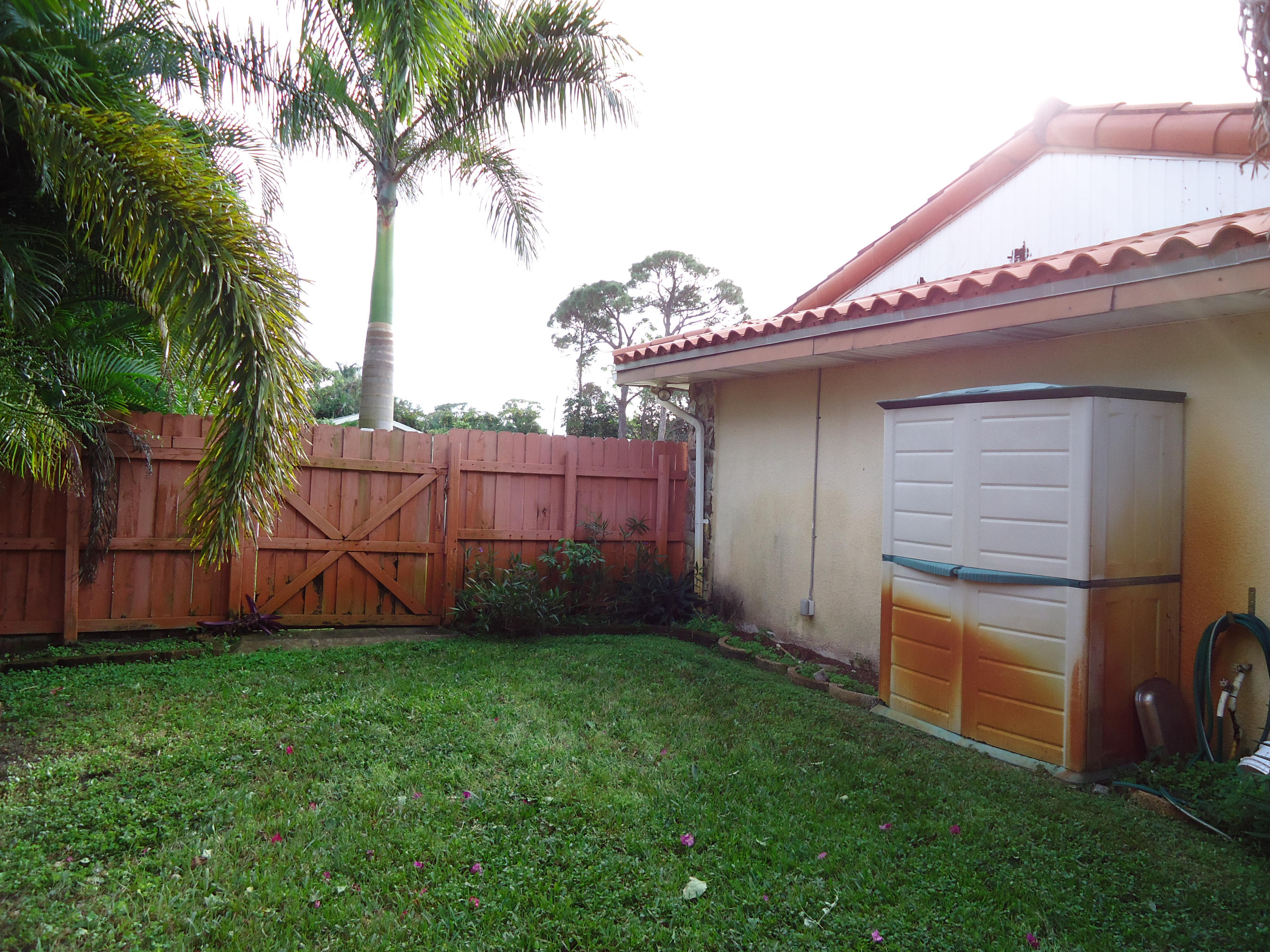 5051 Buchanan Road Delray Beach, FL 33484 - Photo 25 of 32 Side Yard