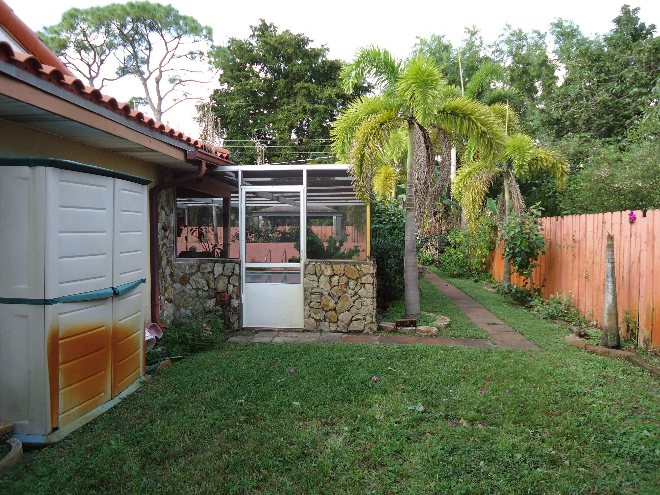 5051 Buchanan Road Delray Beach, FL 33484 - Photo 26 of 32 Side Yard 2