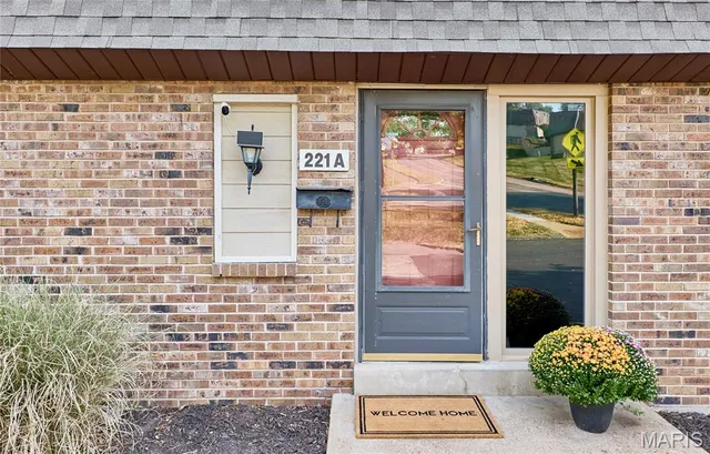 $220,000 | 221 Braeshire Drive, Unit A, Ballwin, MO 63021