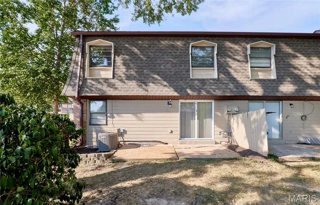 $220,000 | 221 Braeshire Drive, Unit A, Ballwin, MO 63021