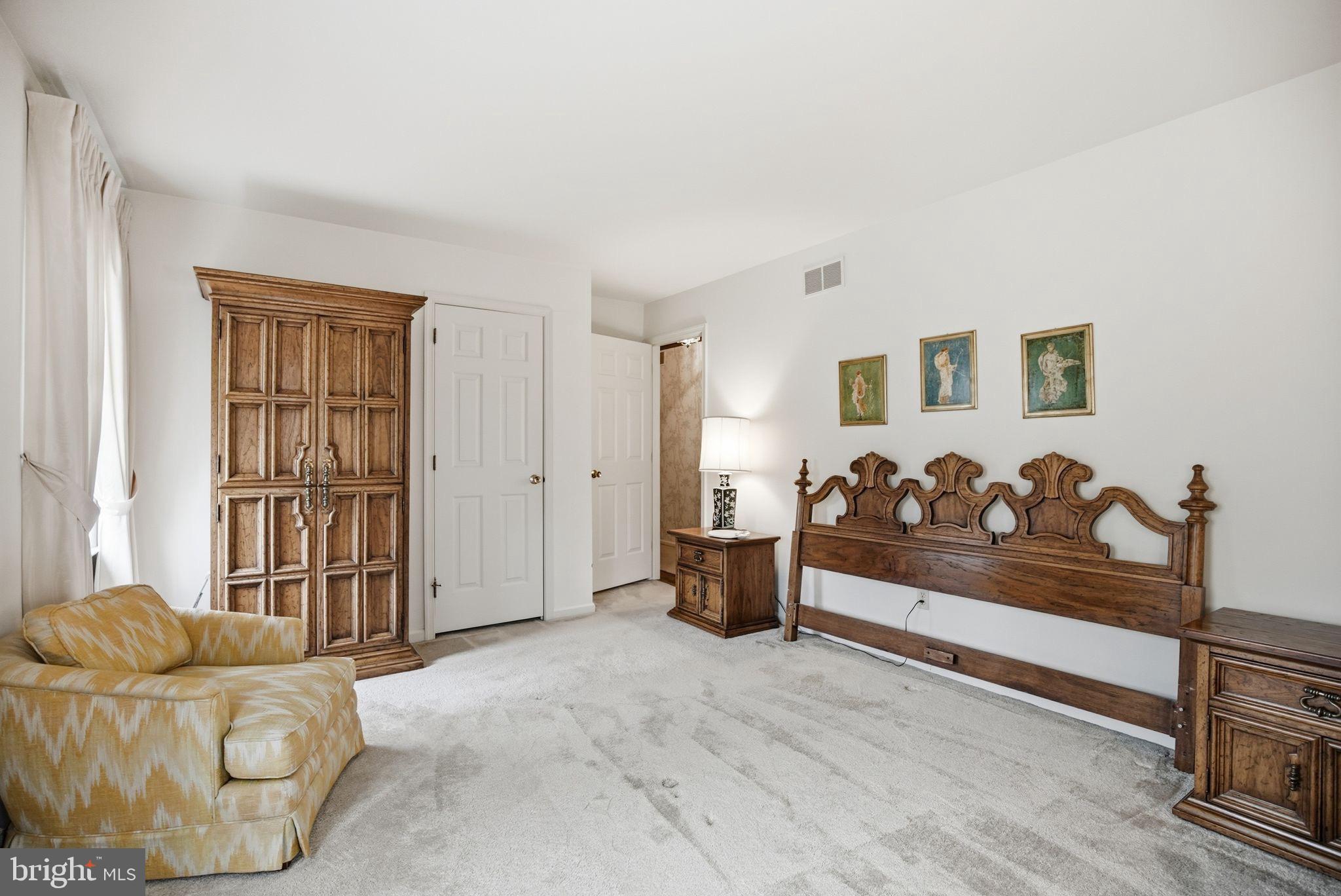 14 Devon Drive New Hope, PA 18938 - Photo 24 of 40 a living room with furniture