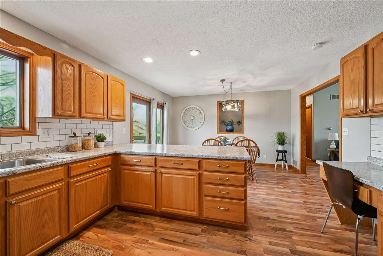 1209 39th Street Road Northwest Cedar Rapids, IA 52405 - Photo 10 of 31 Gallery Image 10