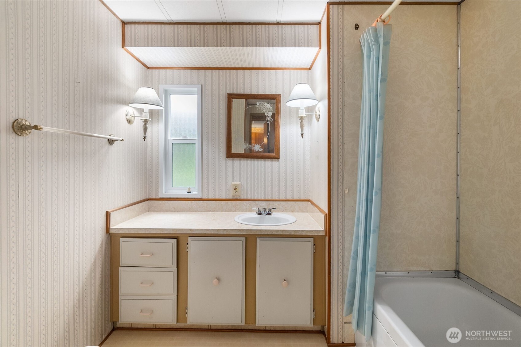 958 Tipsoo Loop South Rainier, WA 98576 - Photo 13 of 38