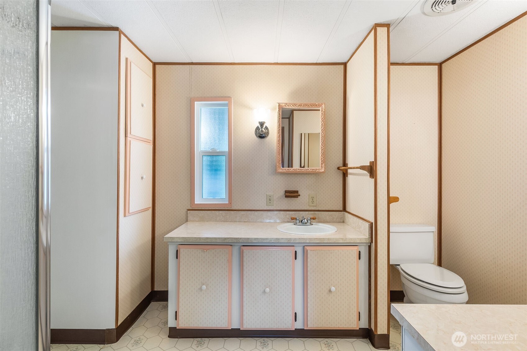 958 Tipsoo Loop South Rainier, WA 98576 - Photo 16 of 38