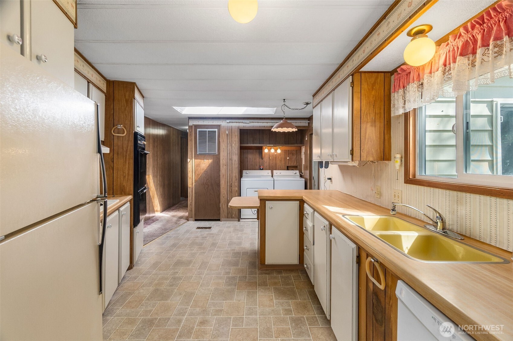 958 Tipsoo Loop South Rainier, WA 98576 - Photo 9 of 38