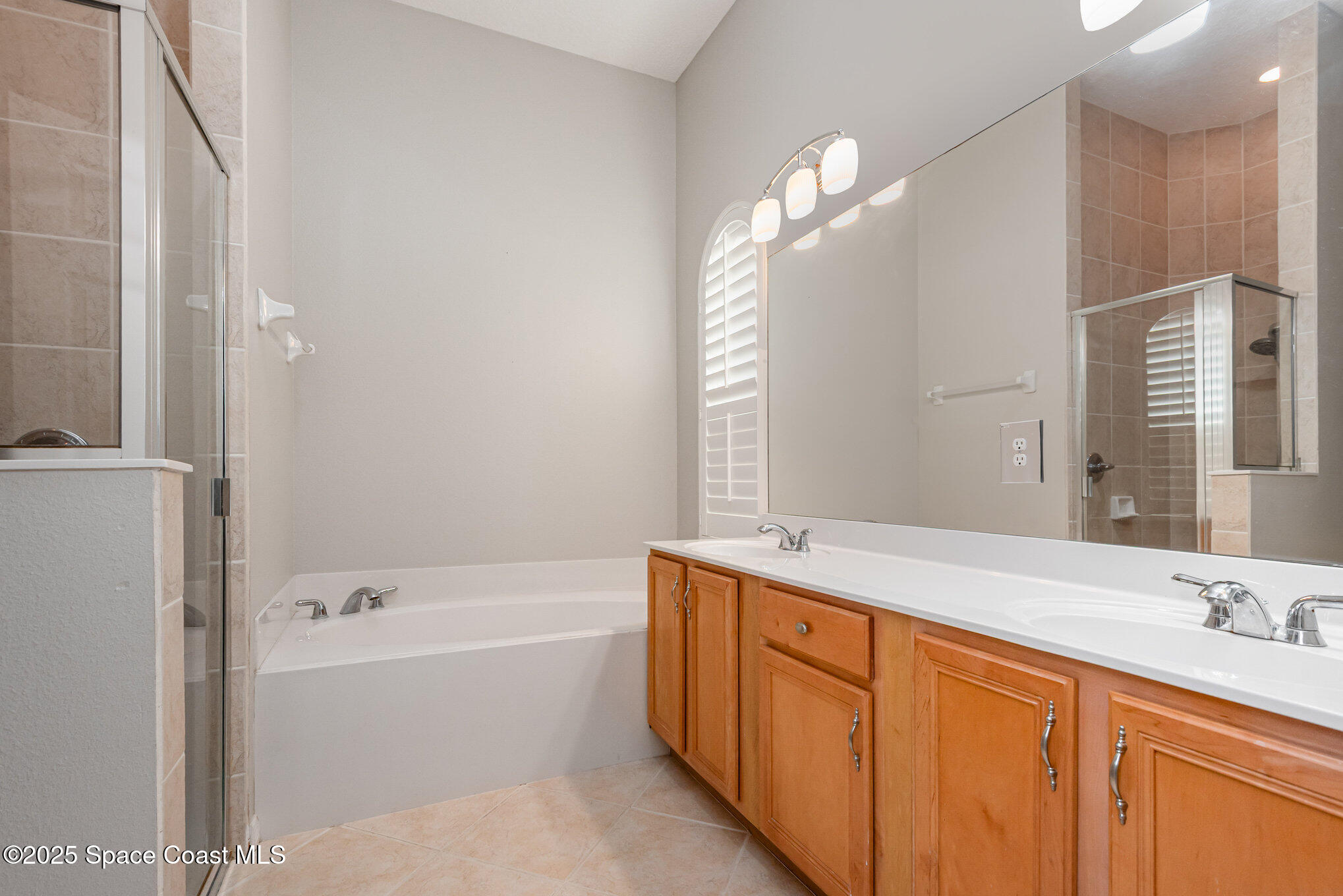 1247 Hasley Place Melbourne, FL 32940 - Photo 17 of 33 a bathroom with a tub sink and mirror